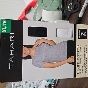 Tahari Size XL Black and White 2 Pack of Ribbed Cotton T-Shirts
